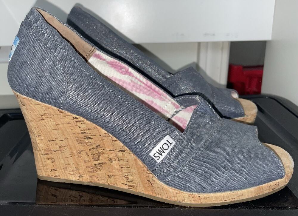 TOMS womens Stella cork wedge metallic blue denim fabric peep toe shoes size 7.5